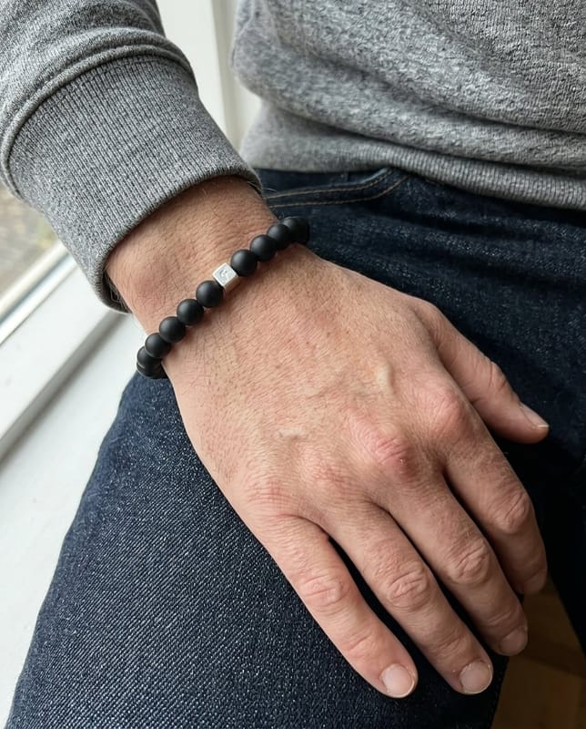 Bracelet surfeur perles agate noire mat et cube (perles au choix)