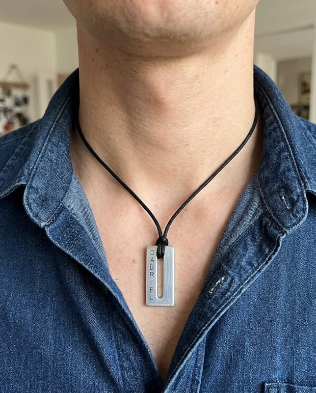 Collier homme plaque rectangle ajouré
