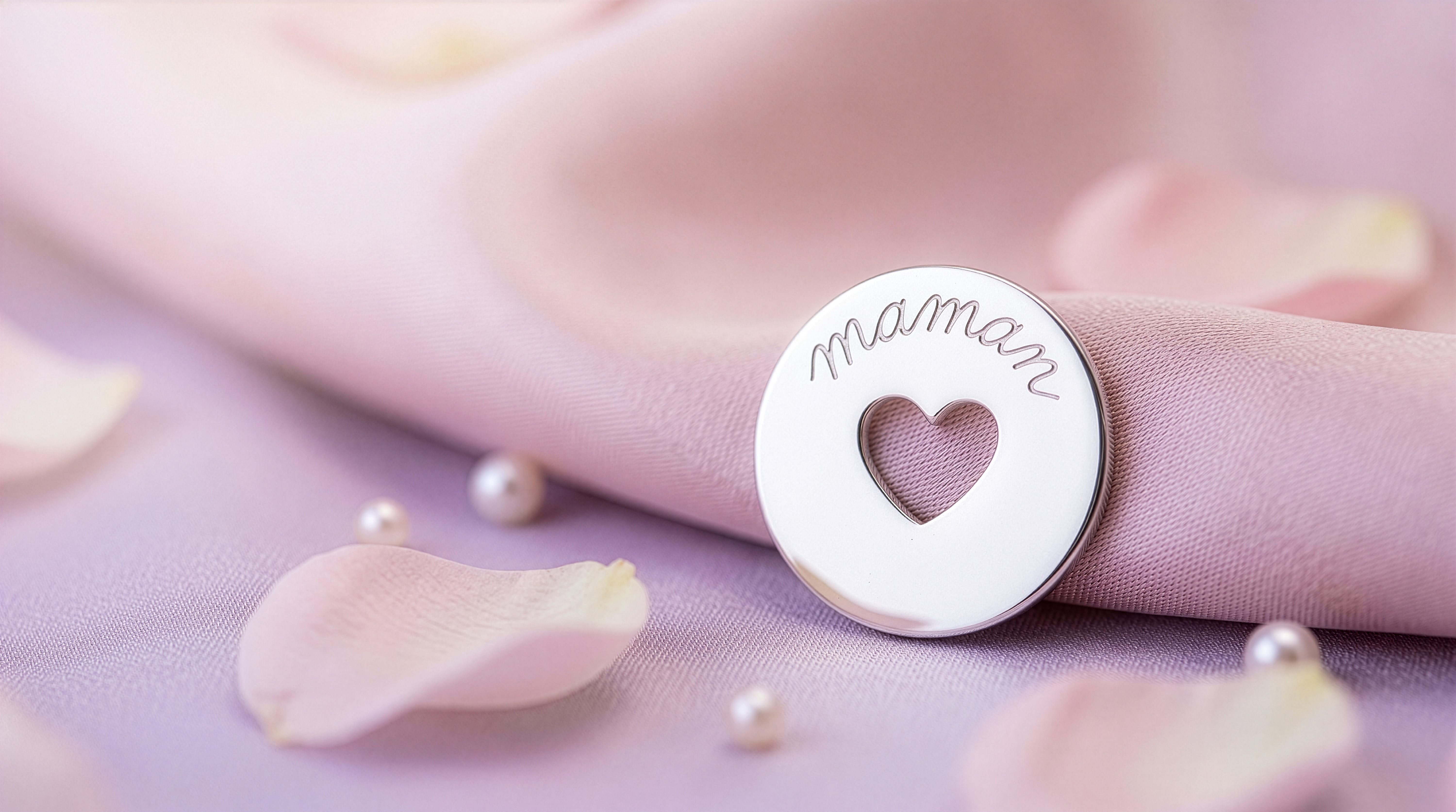 Médaille gravée « maman » — Maman m'a dit